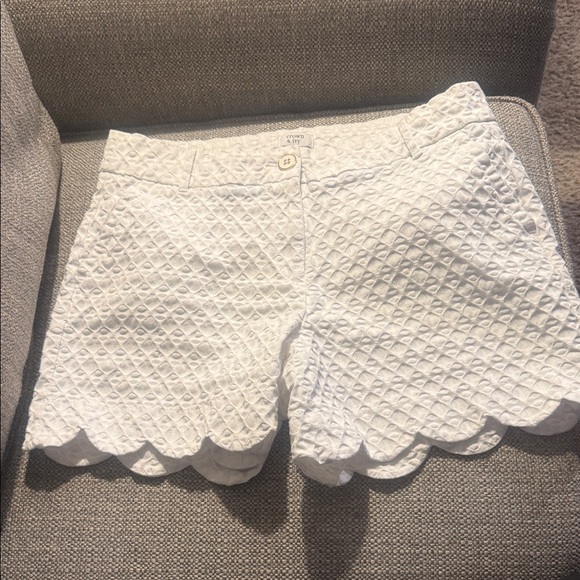 crown & ivy Pants - Crown & Ivy White Textured Scalloped Shorts